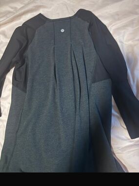 lululemon athletica Long Sleeve Raglan Top in Dark Gray and Black